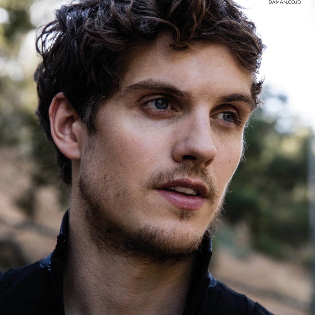 Where really is Daniel Sharman today? Wiki: Siblings, Parents