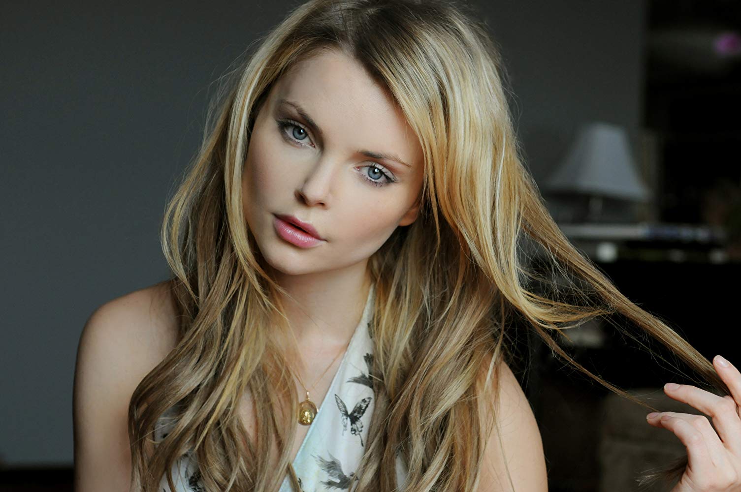 Dating izabella miko Who is