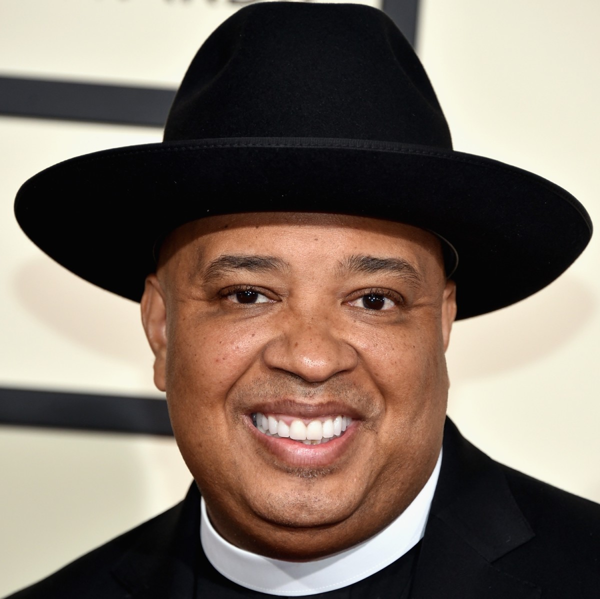 Is Rev. Run married? Wiki: Daughter, Net Worth, Family, Wife, Son, Brother